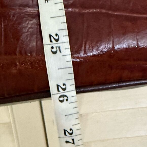 Chic Dark Brown Croc-Embossed Shoulder Bag - Picture 4 of 10